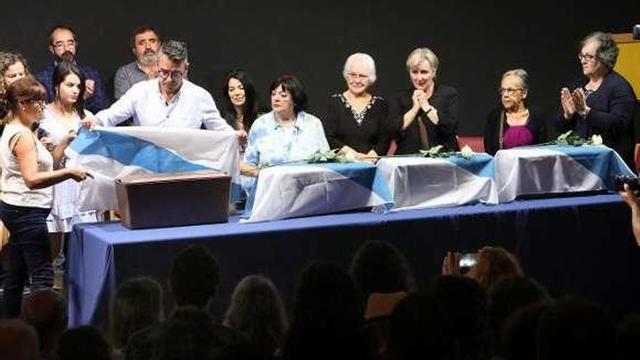Entrega de los restos de los guerrilleros, ayer en Bembibre. // X. Álvarez