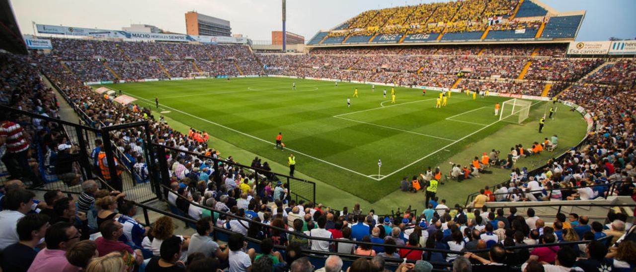 Panorámica del Rico Pérez en el decisivo Hércules-Cádiz por el ascenso disputado hace varios años y en el que se rozó el lleno.