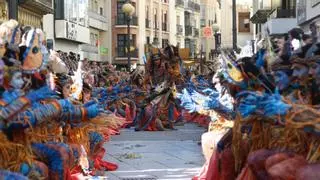 Un gran desfile por el centro de Córdoba dice adiós a un febrero de alegría y carnaval