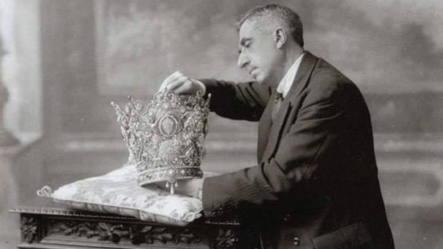 Mantos históricos, orfebres de la Corona y sus joyas, cómo fue la Corona que Valencia regaló en 1923