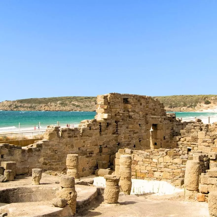 La playa de Cádiz rodeada por un importante yacimiento arqueológico