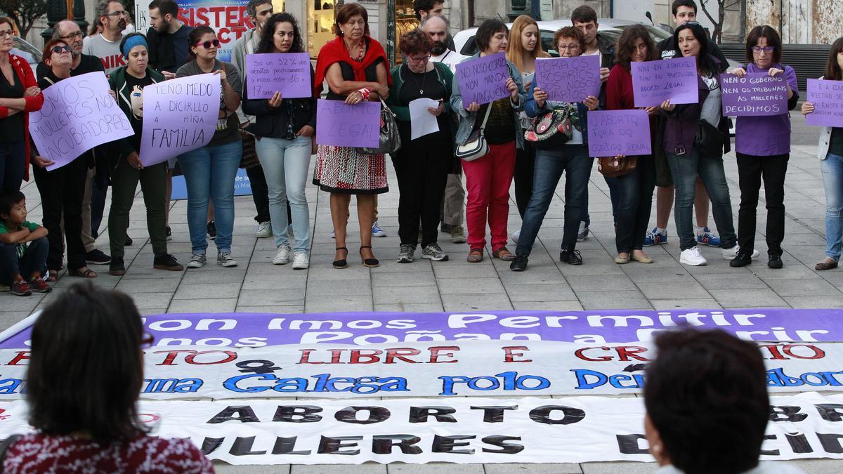 Acto de protesta en Vigo en defensa de la despenalización del aborto.