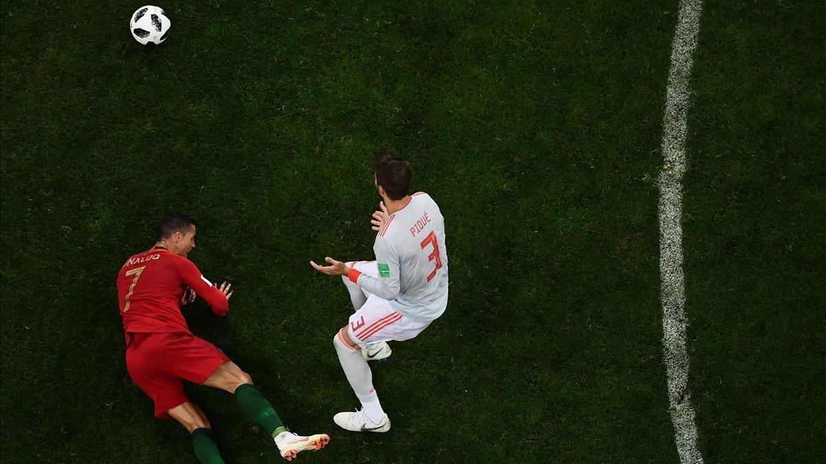 marcosl43778889 portugal s forward cristiano ronaldo l lies on the pitch n180616001434 marcosl43778889 portugal s forward cristiano ronaldo l lies on the pitch n180616001434
