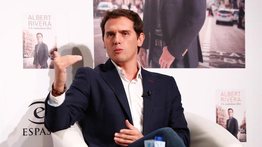 Albert Rivera: &quot;Ahora que cambio pañales no leo tanto en Internet&quot;