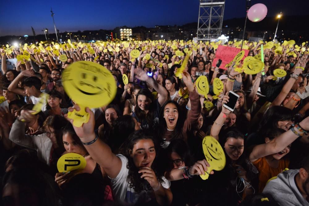 La Orquesta Panorama cita en Sanxenxo a miles de personas en una gala solidaria que contó con artistas como Gemeliers, Edurne, Luis Fonsi, Diego Martín y Guillermo Castro