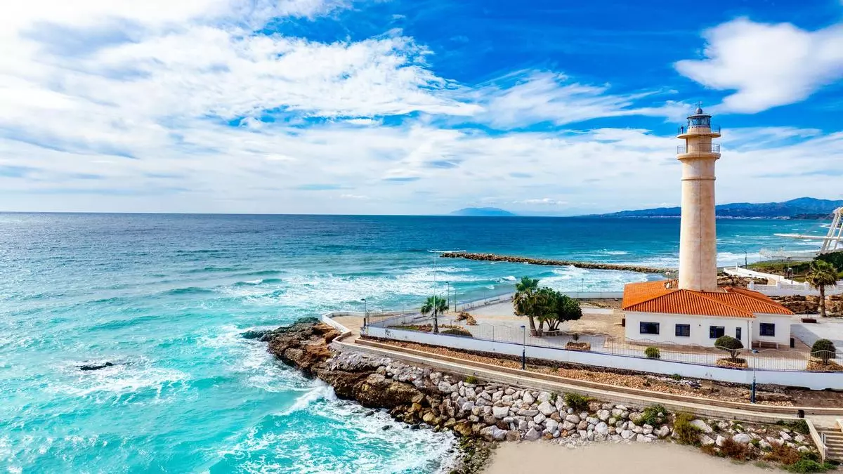 Torrox es el pueblo del verano eterno, con más de 300 días de sol y 4 kilómetros de costa
