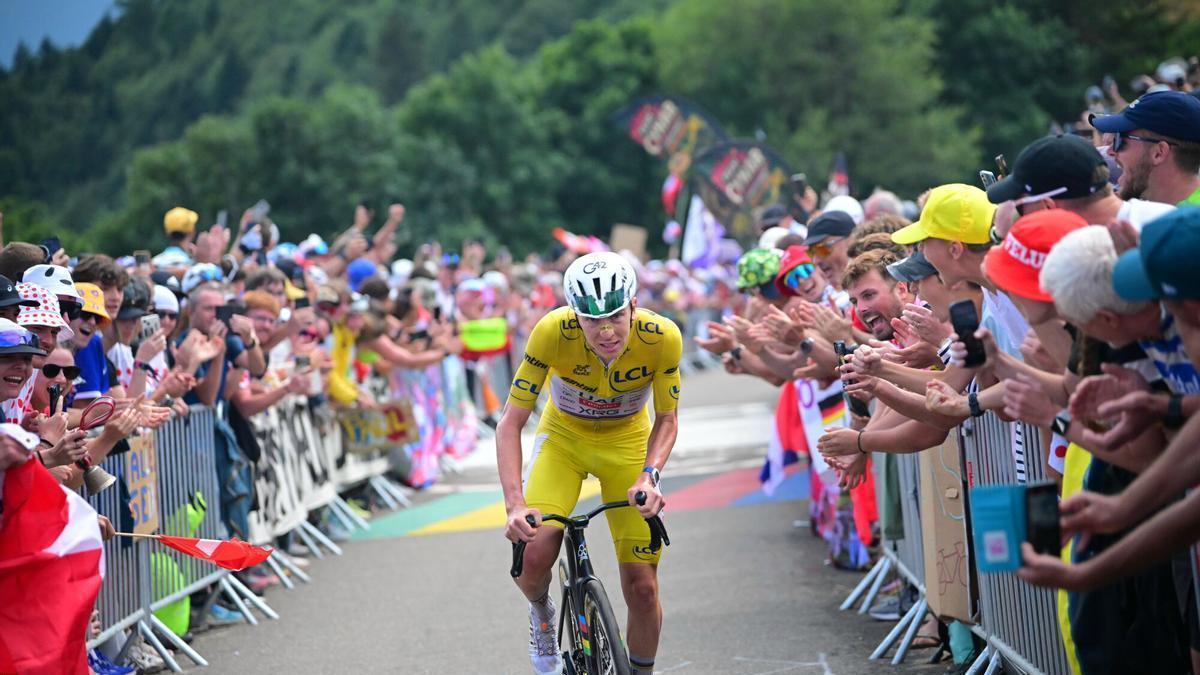 Pogacar se exhibe en los Vosgos, el Tour enloquece con Seixas y Ayuso resiste en la pelea por el podio
