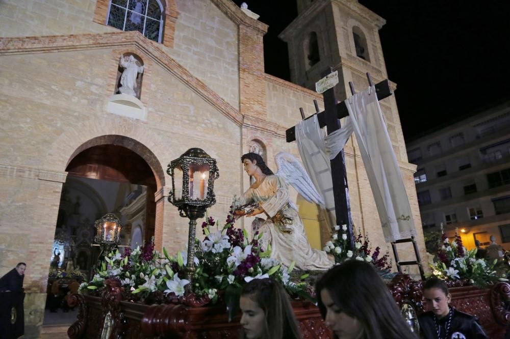 Algunas de las imágenes decanas de la Semana Santa se acercaron al mar y los paseos en Martes Santo