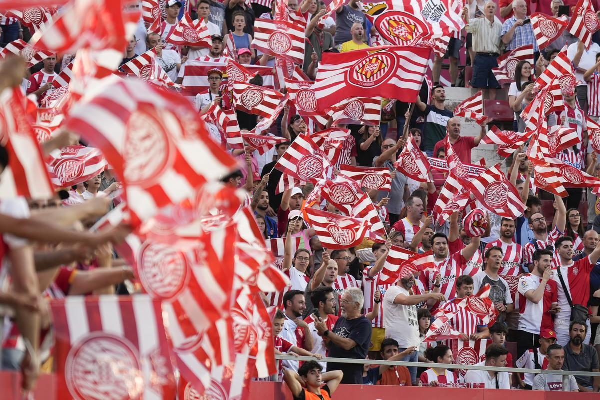 El ambiente de Montilivi, con un llenazo hasta la bandera en el partido de ida.