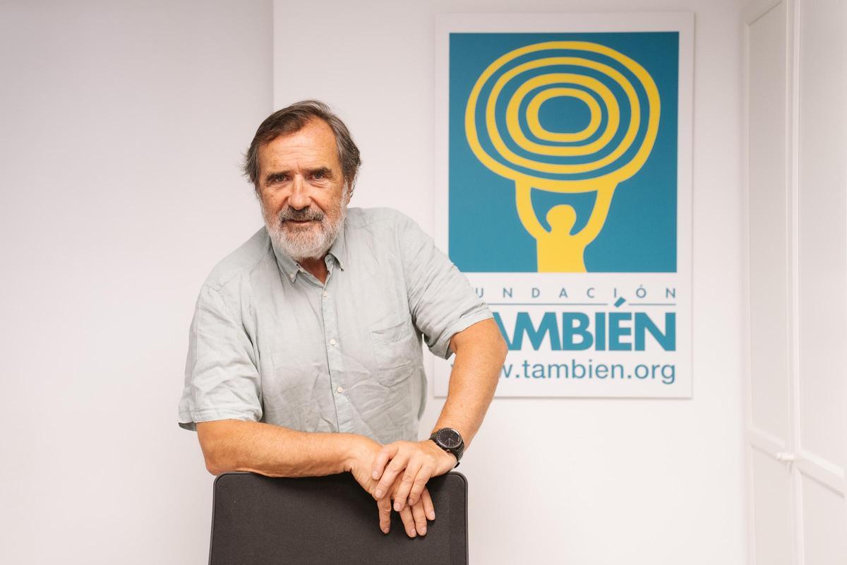 Carlos Rolandi, en la sede de la Fundación También.