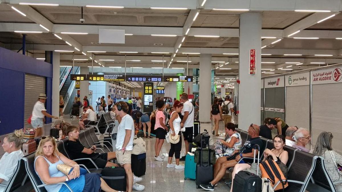 Pasajeros en el aeropuerto de Palma.