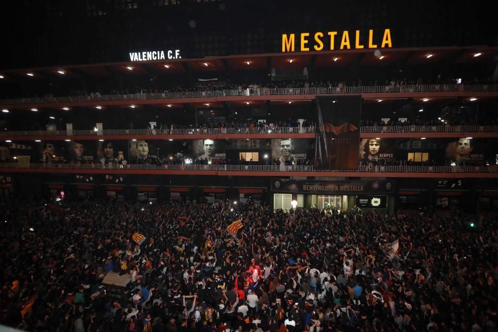 Euforia en el balcón de Mestalla