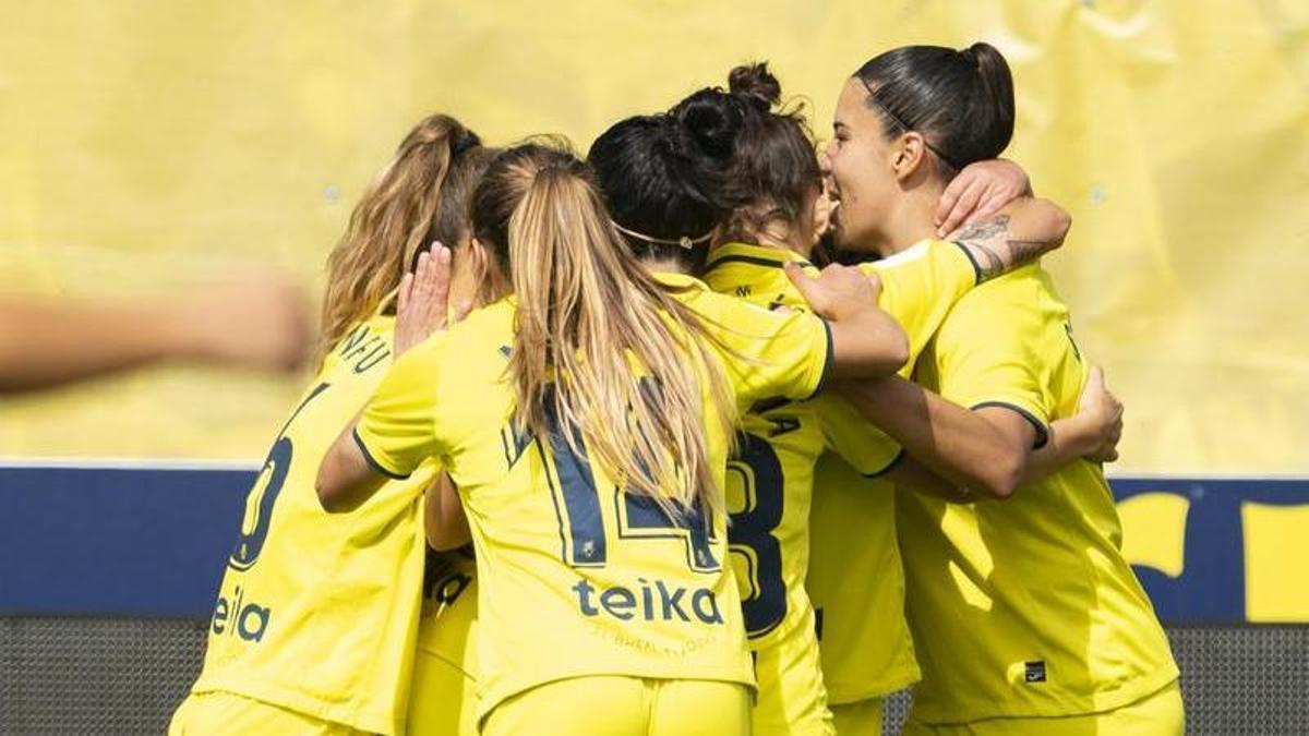 Las chicas del Villarreal Femenino celebrando un gol