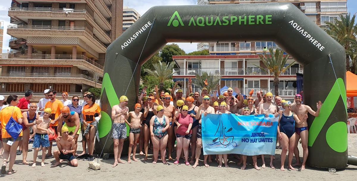 Participantes en la jornada "La mar solidaria"