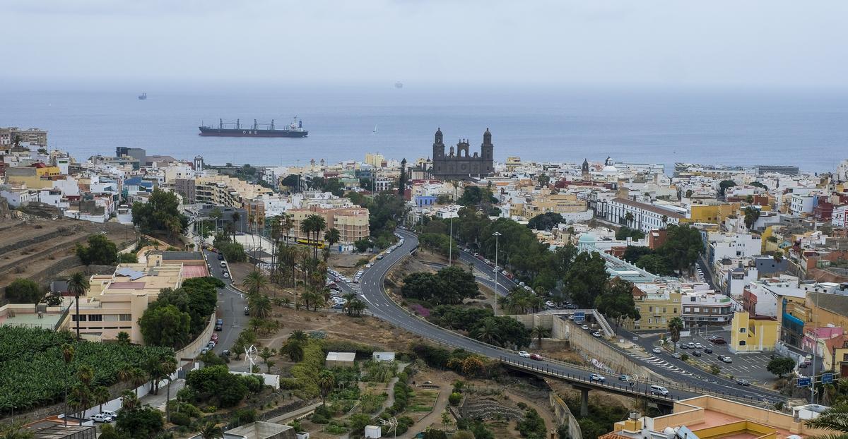 Imagen de la carretera del Centro sobre el barranco Guiniguada.