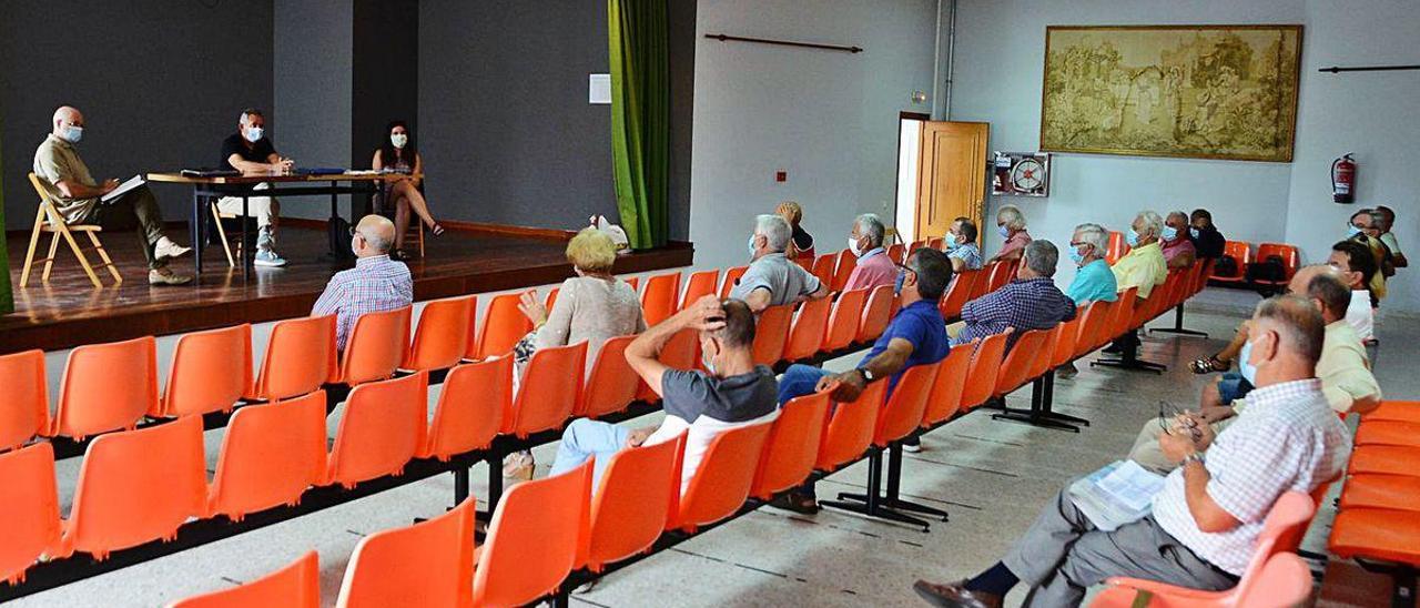 La asamblea de los comuneros de Beluso, celebrada en la Casa do Pobo de la parroquia.