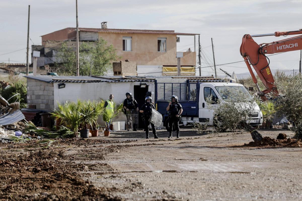 El ayuntamiento de Palma derriba cinco construcciones ilegales en Son Banya