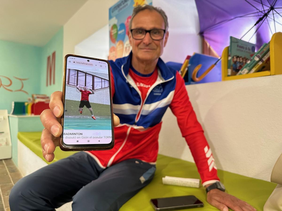 Luis Paredano muestra unan de sus fotos, en competición.