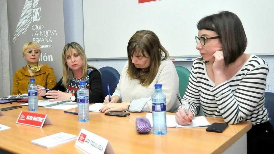 Por la izquierda, Blanca Pantiga, Esther Barbón, Silvia Martínez y Jara Cosculluela, en La Felguera.