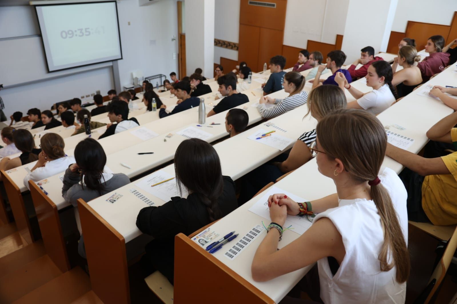 Casi 12.800 gallegos empiezan hoy la ABAU: así transcurre la selectividad en Vigo