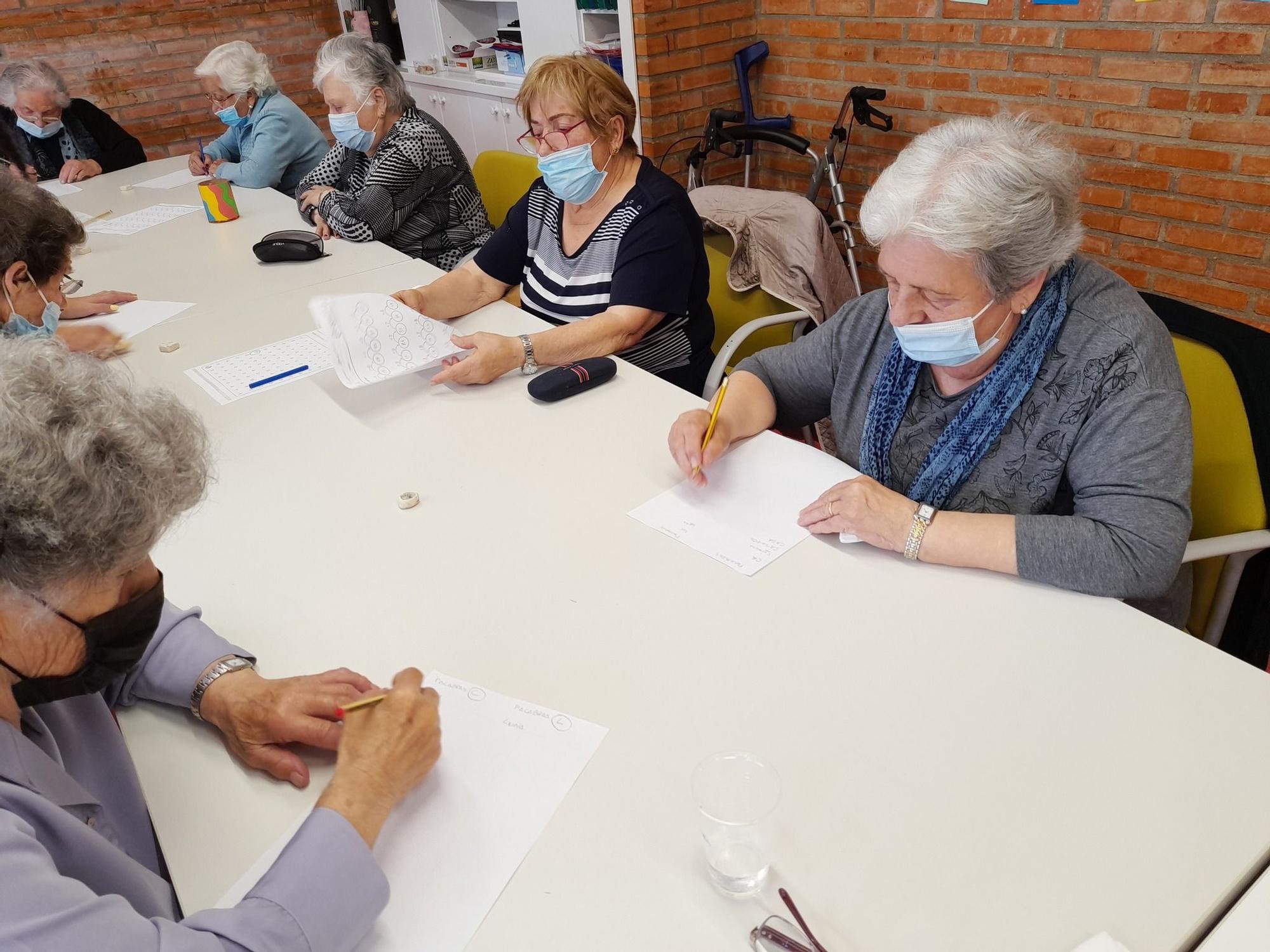 Los usuarios del programa Vellos Tempos no dejan de entretenerse y divertirse.