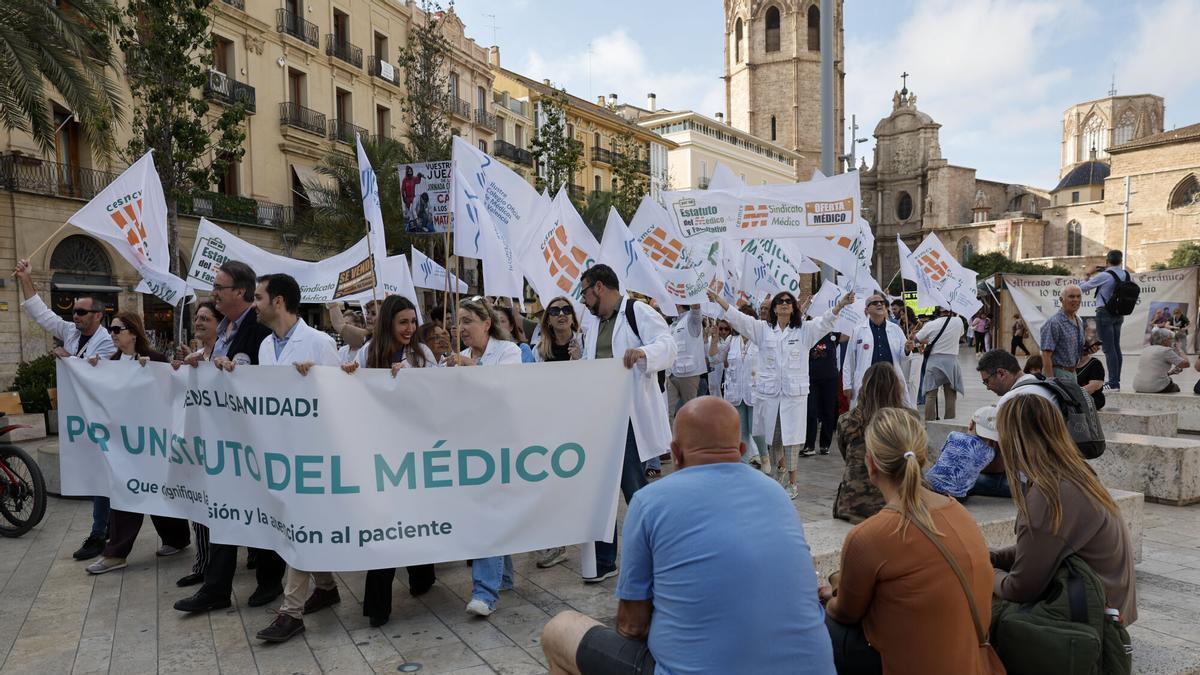 Manifestación de los médicos en València, este miércoles dentro de la jornada de huelga.