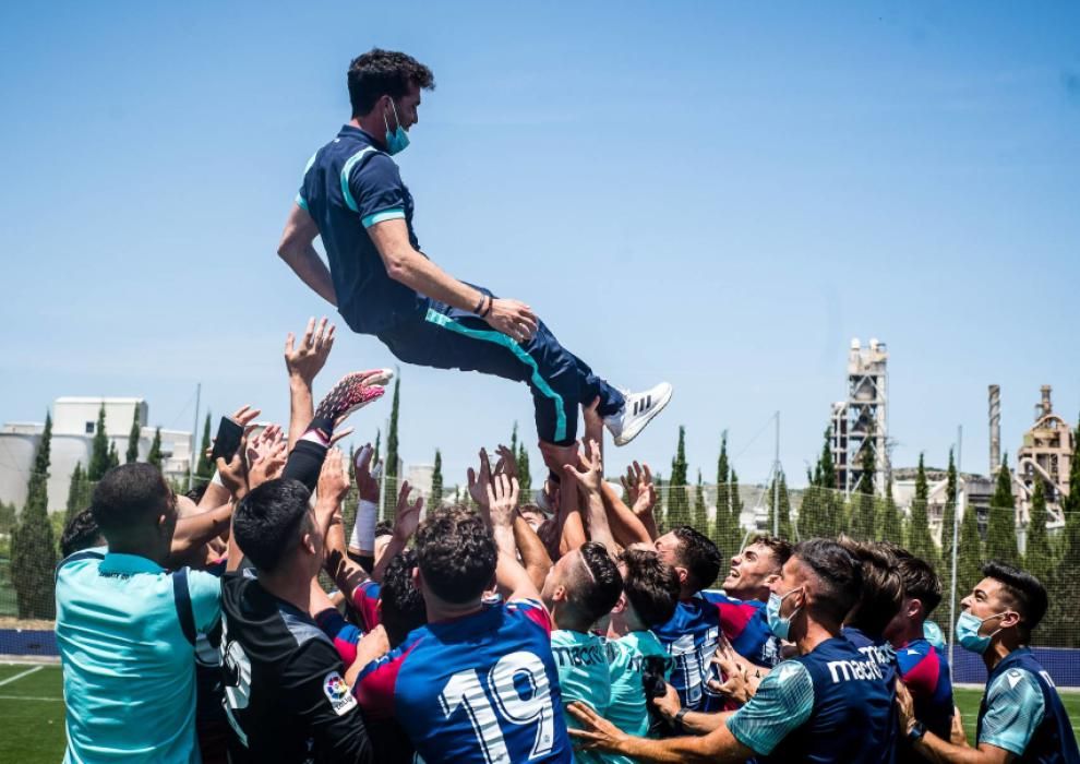 La celebración del Juvenil A del Levante UD tras ser campeones de liga