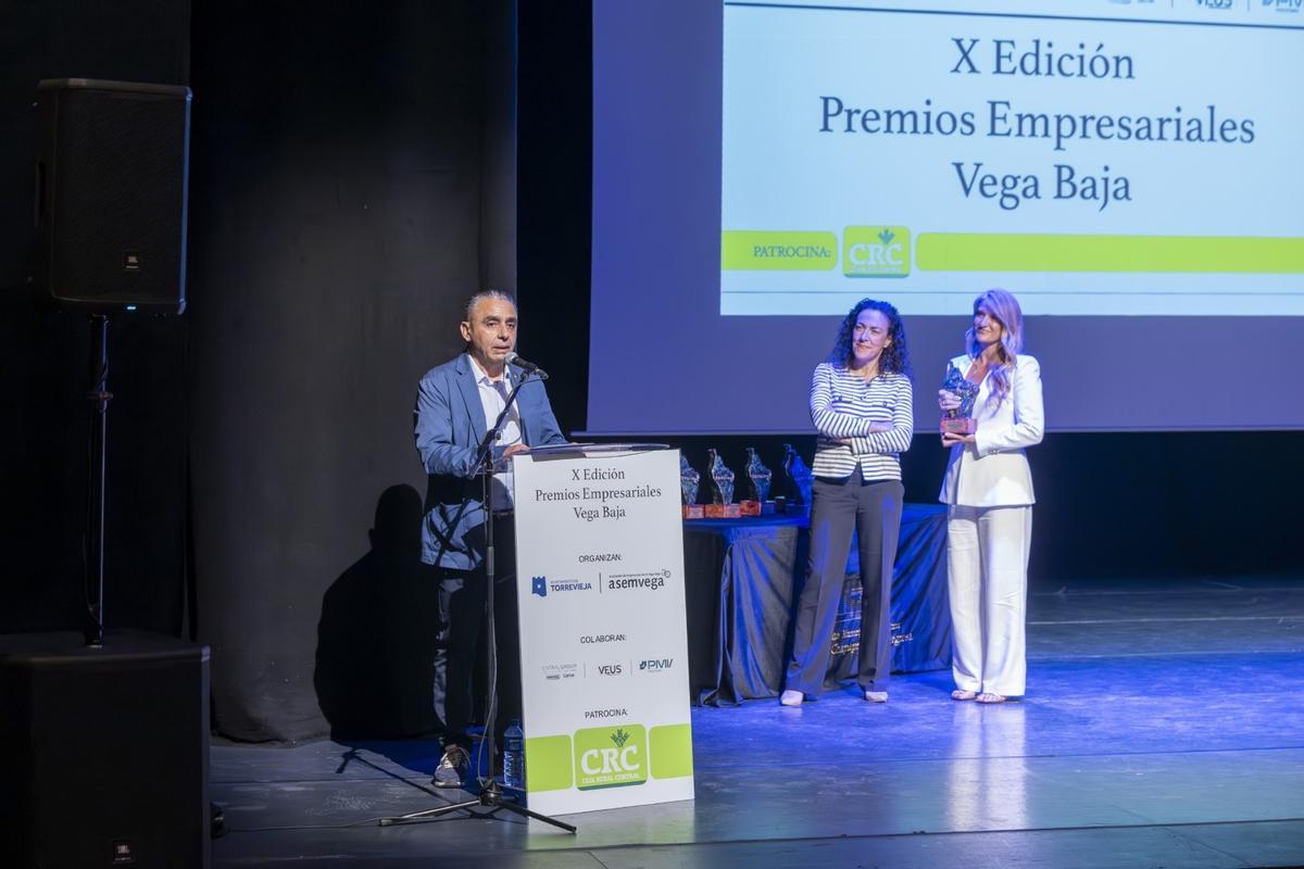 Así fue la entrega de premios empresariales de la Vega Baja Asemvega en Torrevieja, en imágenes