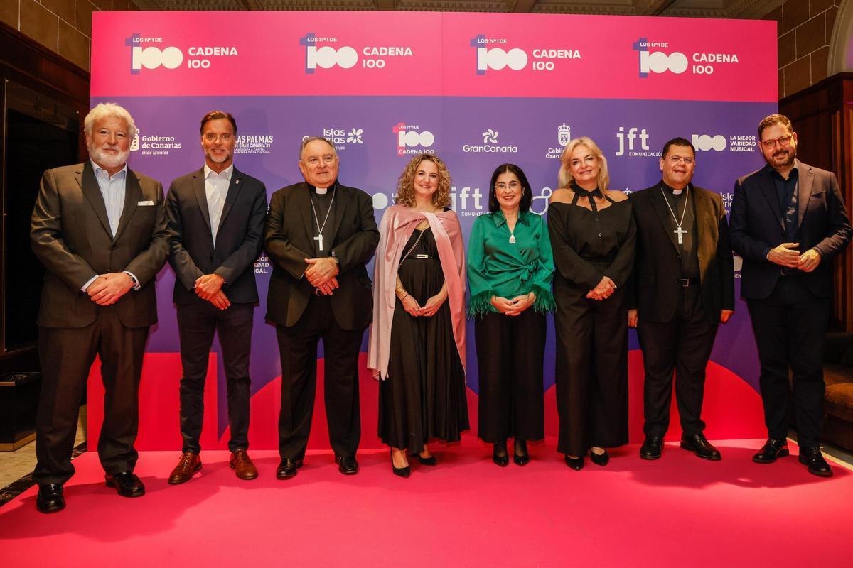 De izquierda a derecha, Juan Narbona, Ciro Gutiérrez, José Mazuelos, Lucía Fernández, Carolina Darias, Esther Monzón, Cristobal Déniz y Josué Iñiguez.