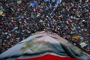 Uns 200.000 ucraïnesos ocupen la plaça de la Independència, a Kíev, aquest diumenge en protesta del seu president Ianukóvitx.