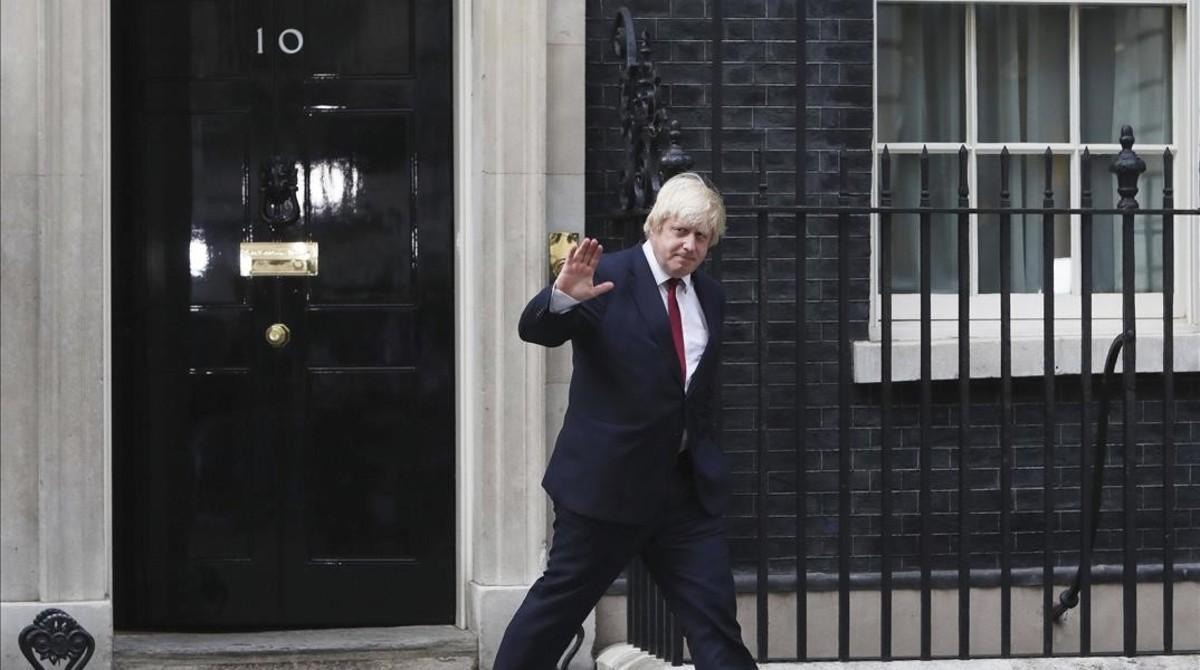 kamor34694496 boris johnson leaves 10 downing street after being appointed160714113713