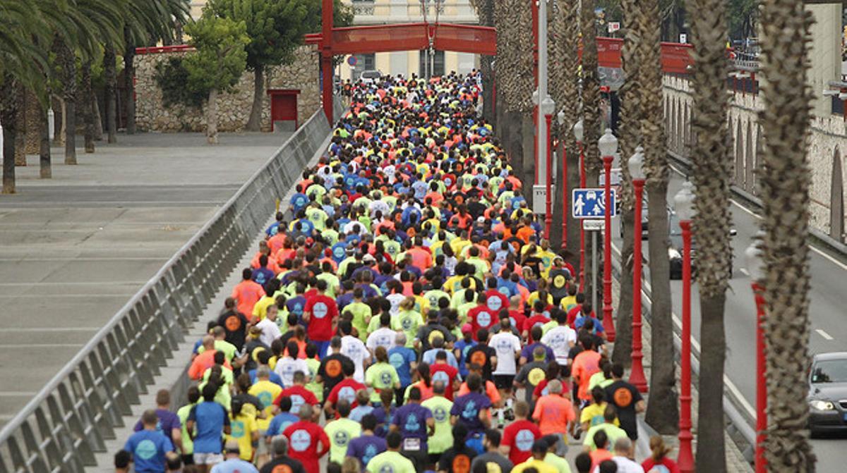 El passeig marítim de Barcelona, ocupat pels participants del Correbarri. El passeig marítim de Barcelona, ocupat pels participants del Correbarri.