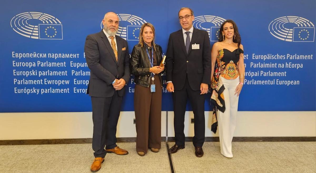 Rafa Mateos, Elena Nevado, Tamara Alegre y Perico de la Paula, en Bruselas, durante la presentación del proyecto Cáceres 2031.