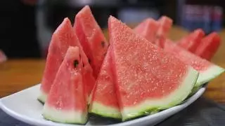 Este es el motivo por el que te pica la garganta al comer sandía, melón o calabacín