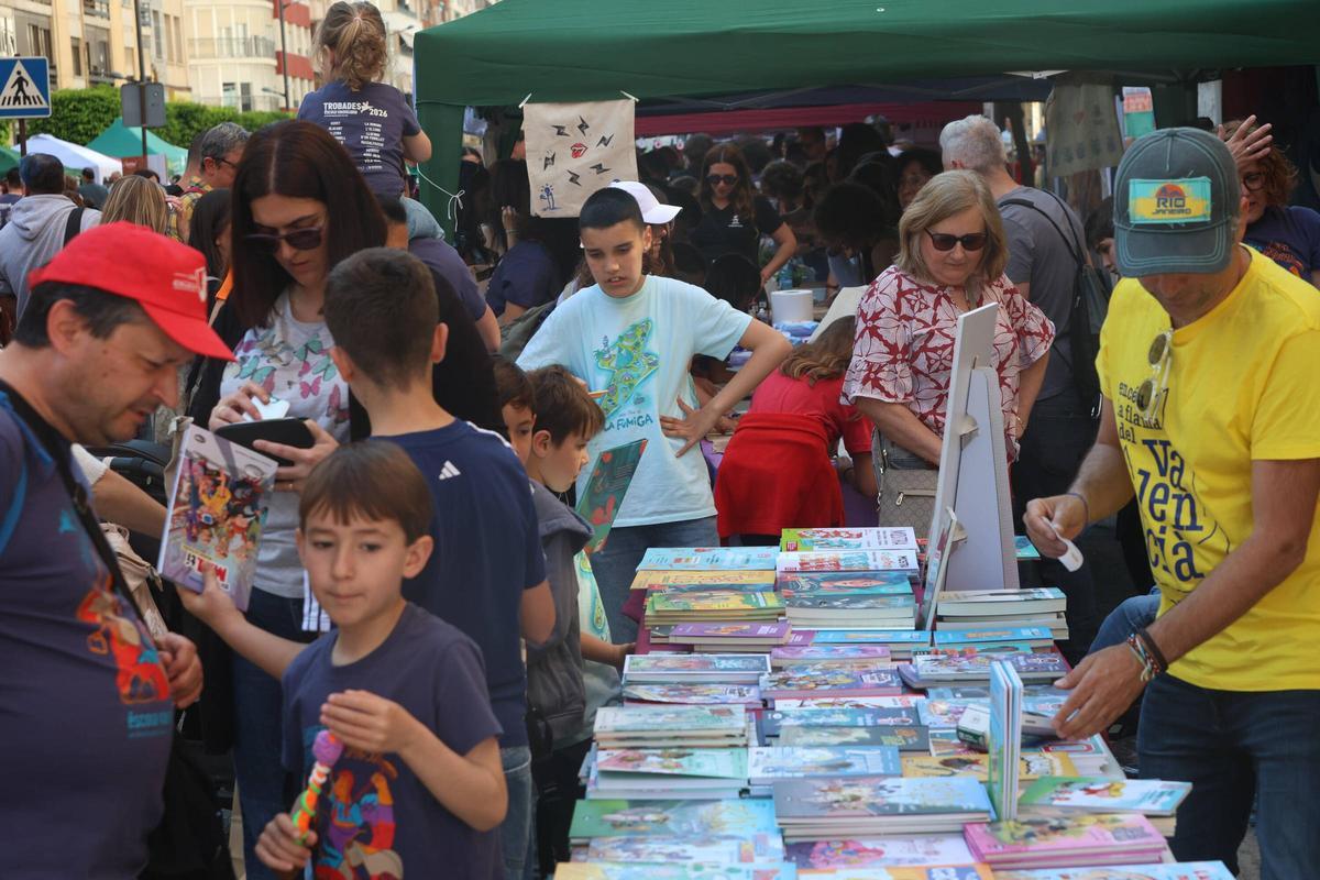 Más de 20.000 personas reivindican el futuro del valenciano en la 'Trobada' de la Ribera