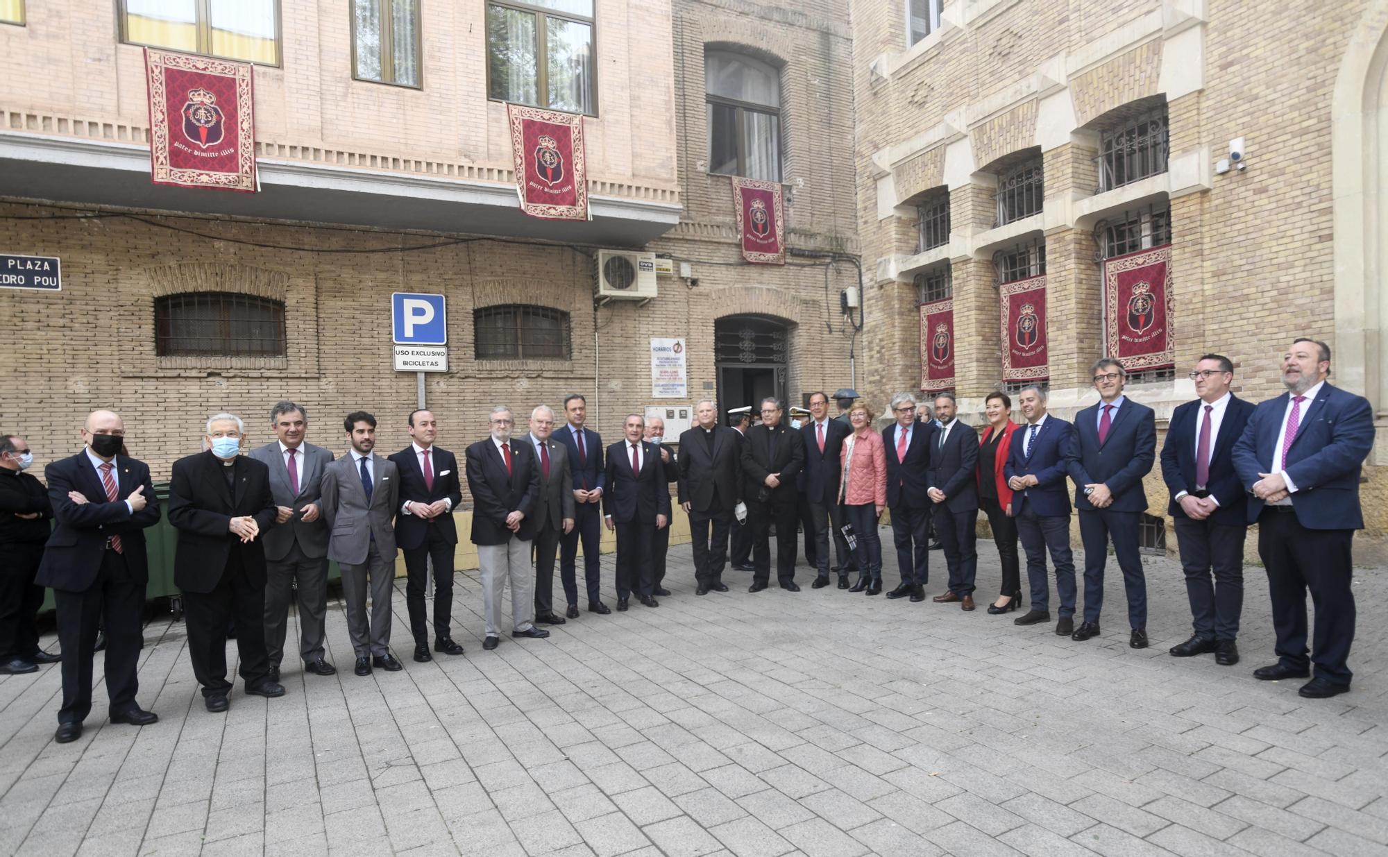 Descendimiento y besapiés del Cristo del Perdón en Murcia