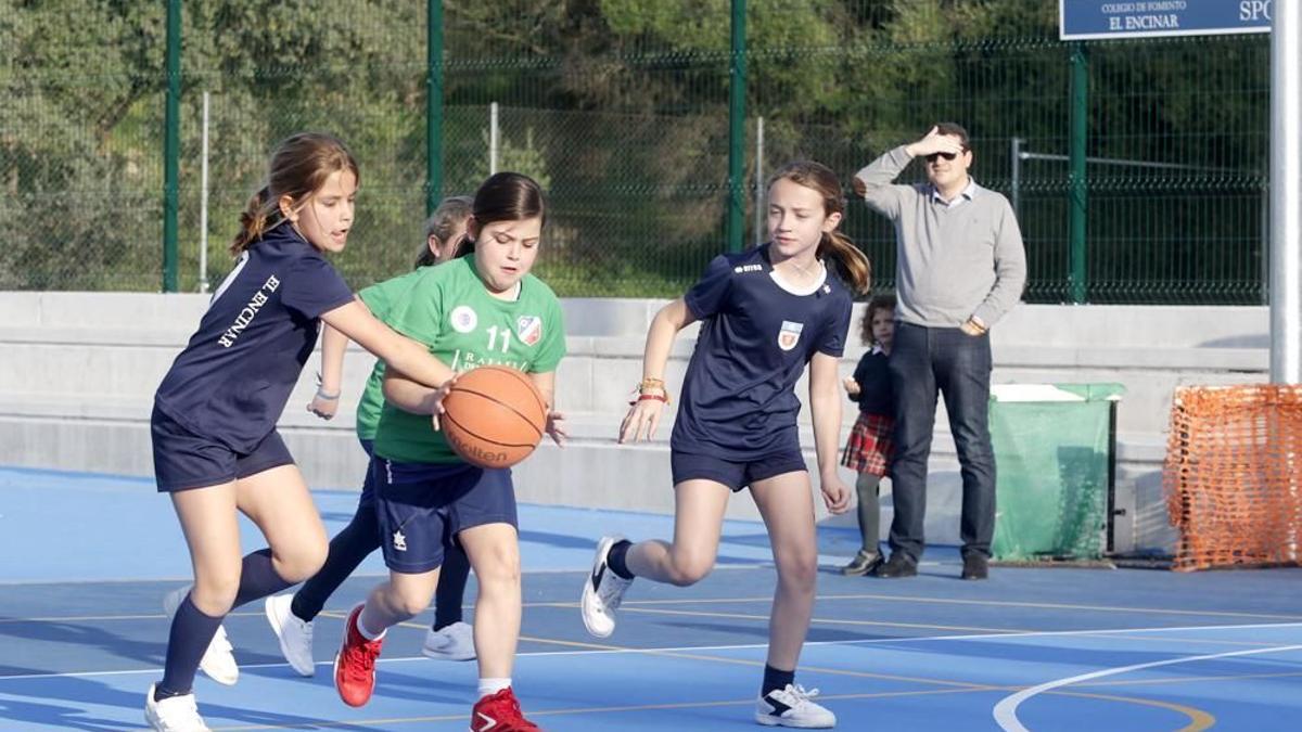 Un encuentro de baloncesto de la primera jornada de los Juegos Municipales del 2020.