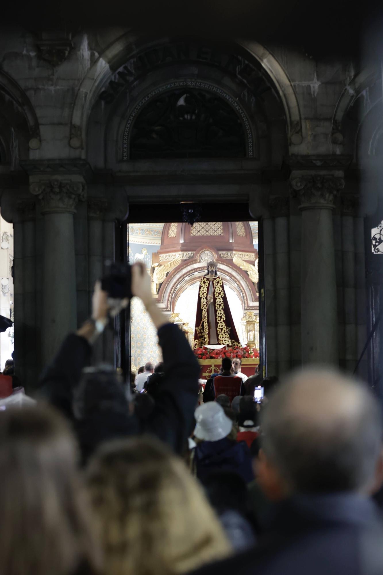 Suspendida la procesión de Jesús Cautivo en Oviedo por el mal tiempo