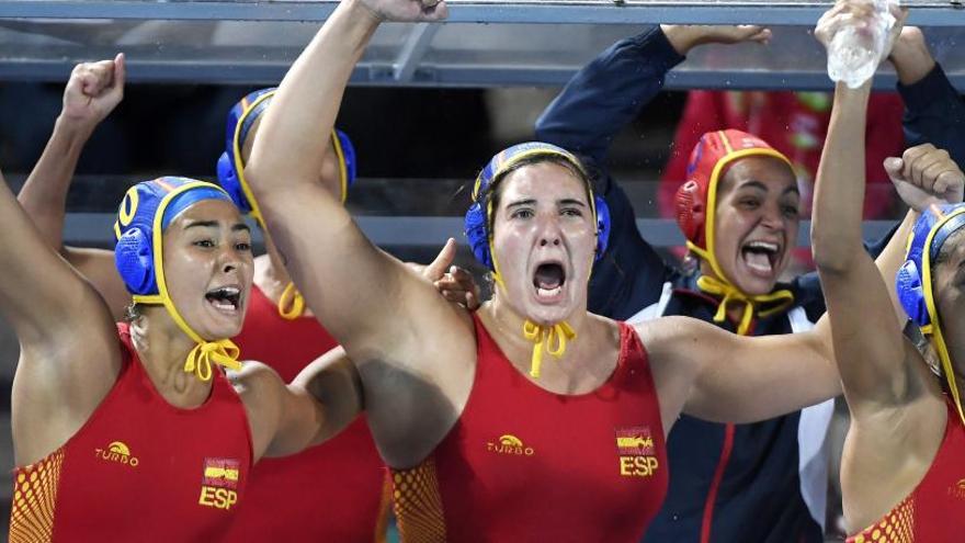 Las jugadoras españolas celebran el triunfo.