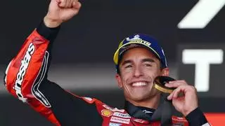 Márquez da una lección magistral a Bezzecchi en su propia casa