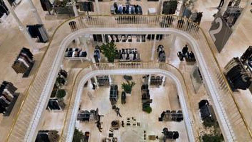 Interior de la tienda de cinco plantas que el grupo Inditex abre hoy en Roma