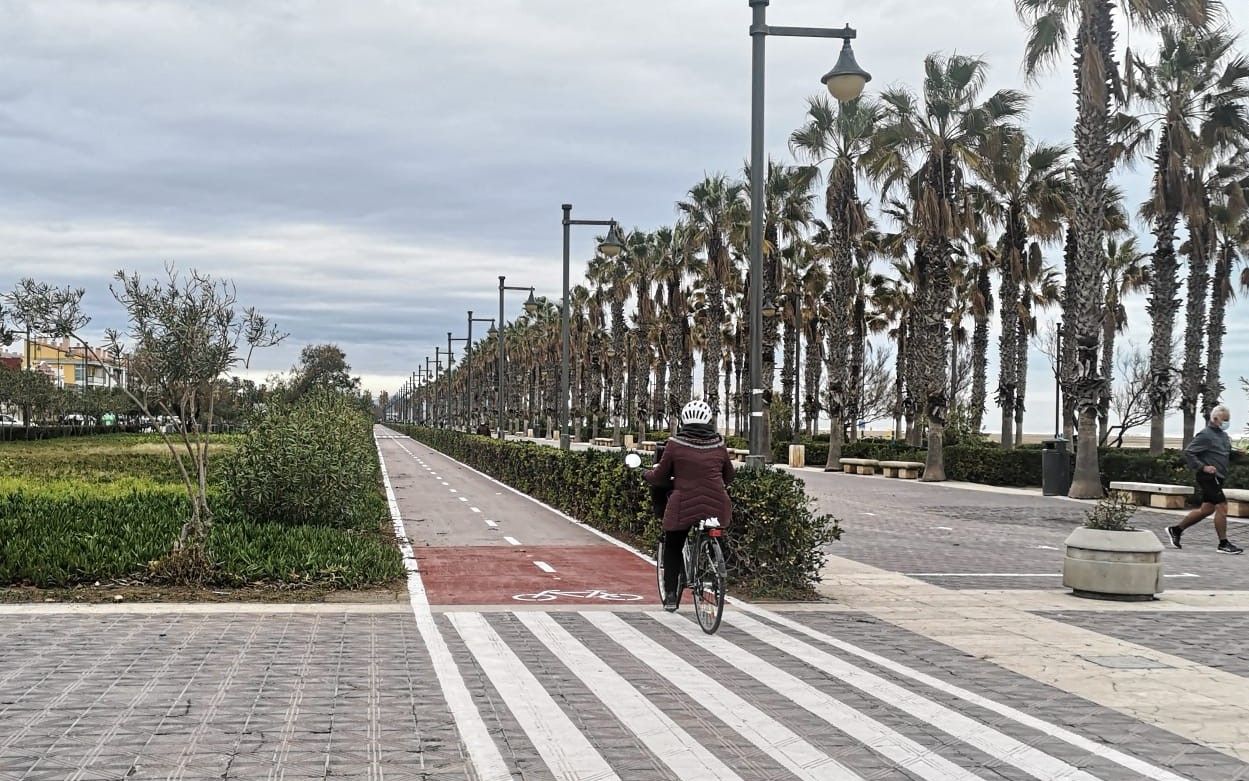 El Paseo Marítimo estrena su reformado carril bici