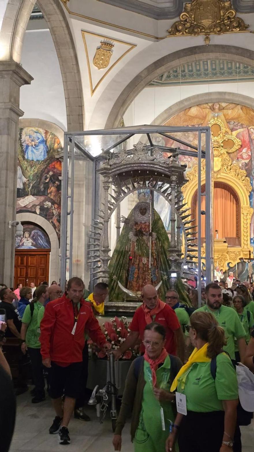 La Virgen de Candelaria comienza la peregrinación a Santa Cruz de Tenerife