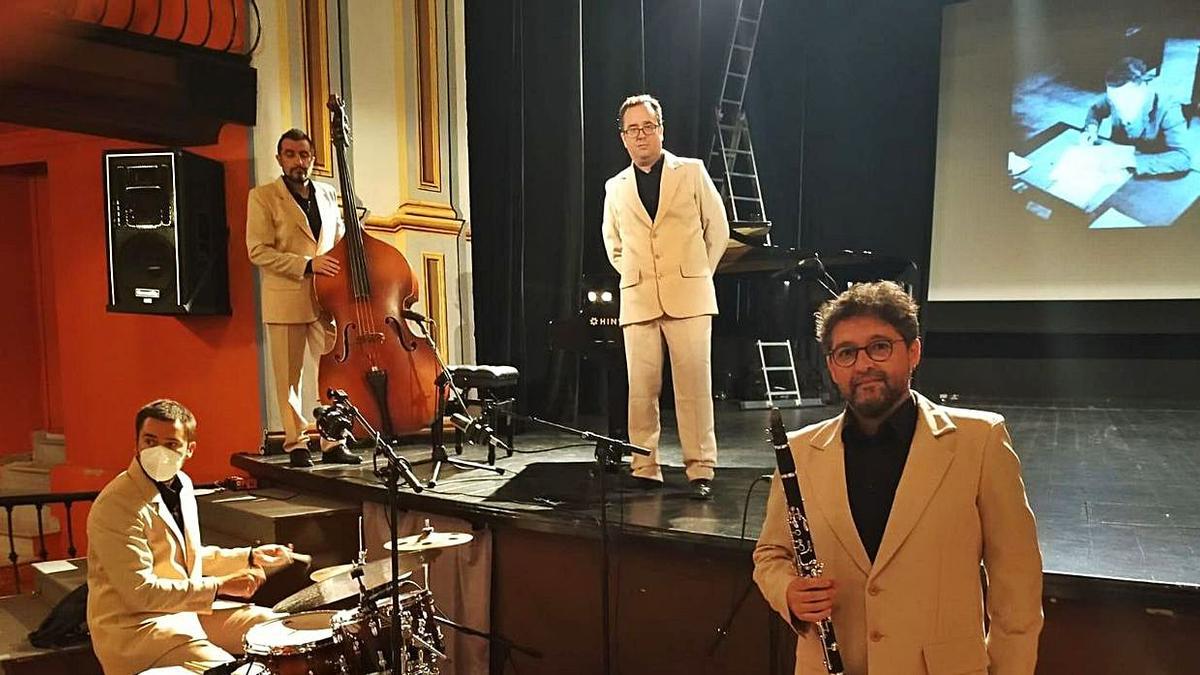 La banda recrea el gusto por el jazz de Luis Cernuda.