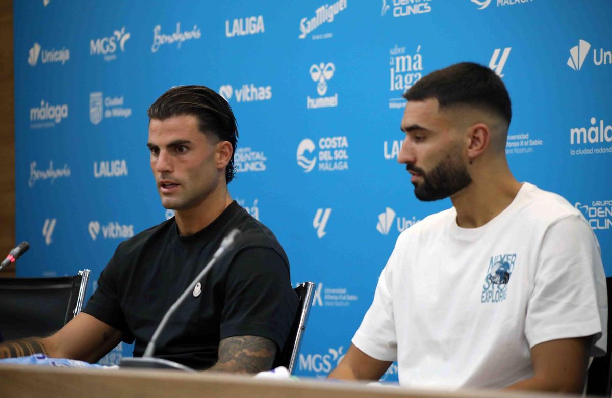 Eneko y Galilea, en la rueda de prensa de su renovación.