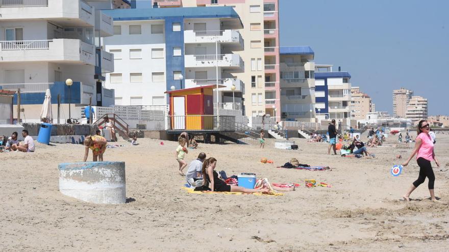 Imagen de una playa de La Manga durante el fin de semana.