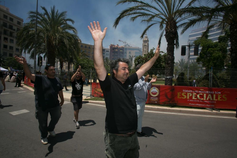 La Pirotecnia Zaragozana, con el valenciano Luis Brunchú al frente, ofrece una mascletà con un cuerpo monótono y flojo y un terremoto terrestre corto