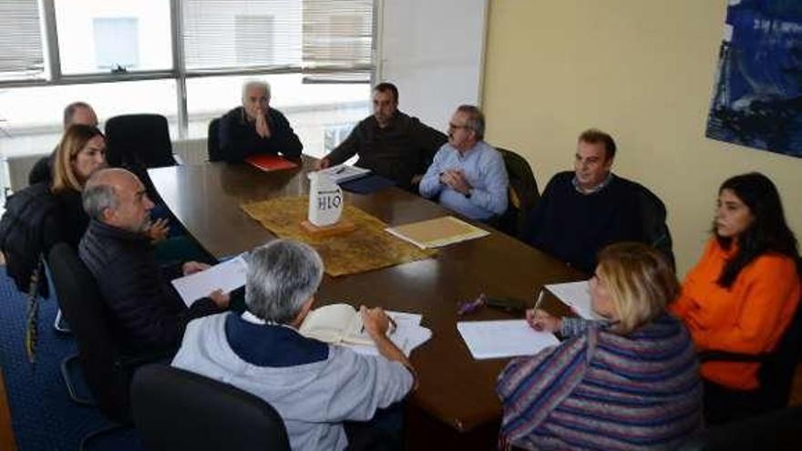 Empresarios de A Portela, en reunión con el anterior gobierno. // G.N.