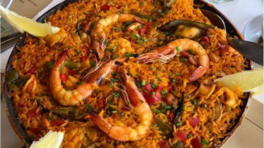 Casillas se come su particular &#039;paella&#039;.