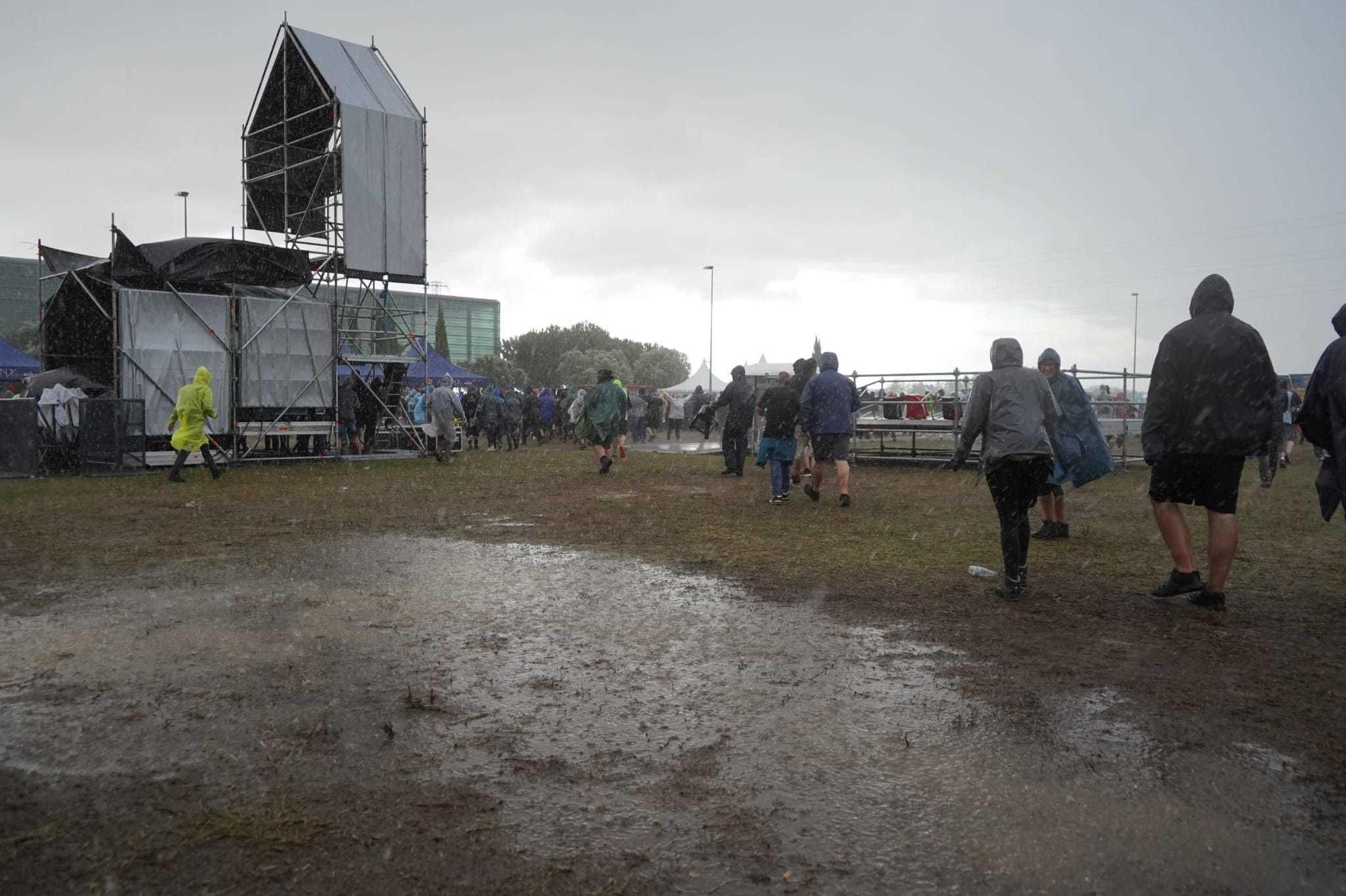 GALERÍA | La fuerte tormenta también afecta al festival Z! Live Rock